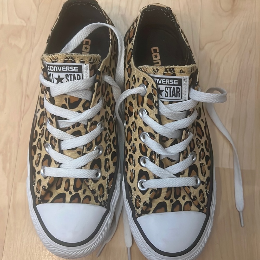 Leopard converse, worn 2 times, few little marks on the front.